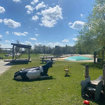 Pipowagens Bij Pannenkoekenrestaurant & Camping De Koppenjan 'Een Uniek Verblijf Met Kinderspeelboerderij' Jubbega-Schurega Exterior foto